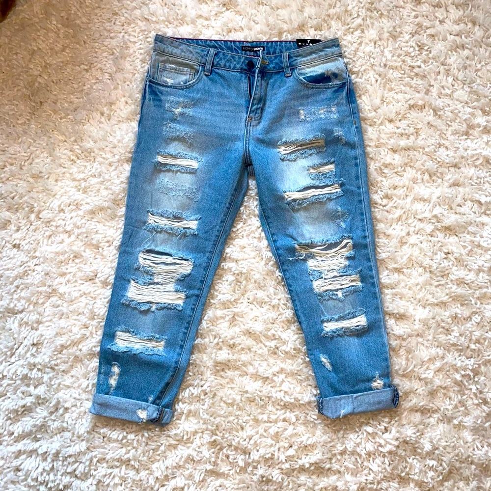 FashionNova Crop Easy Jean Distressed Size 7 NWT